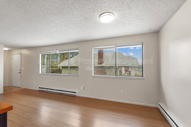 Photo - 911 E Bridgeport Ave