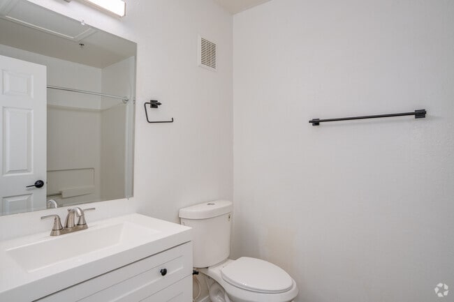 3 habitaciones, 1,5 baños, 109 metros cuadrados, baño 1