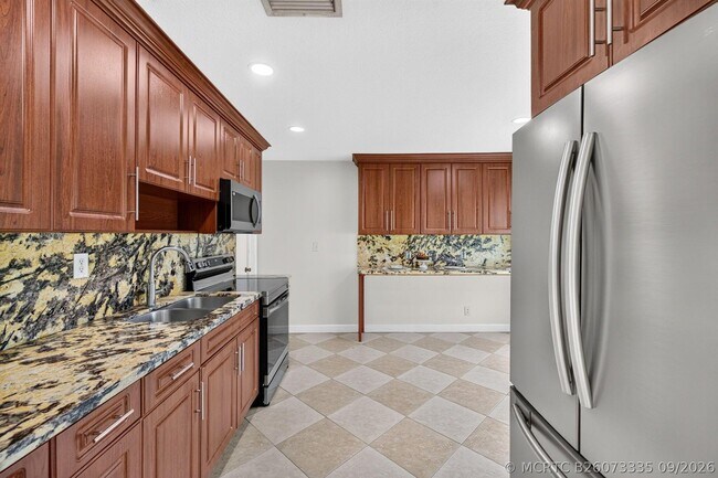 241 NW 49th St
