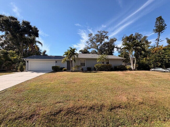 Building Photo - Highly sought after 2/2 in Gulf Gate