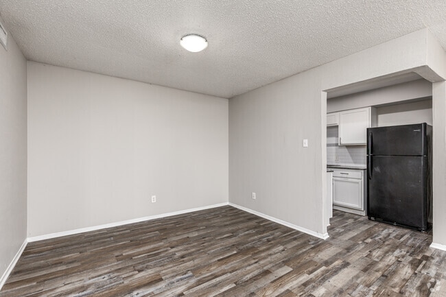 1 dormitorio, 1 baño - 735 pies cuadrados - Comedor - Zander Park