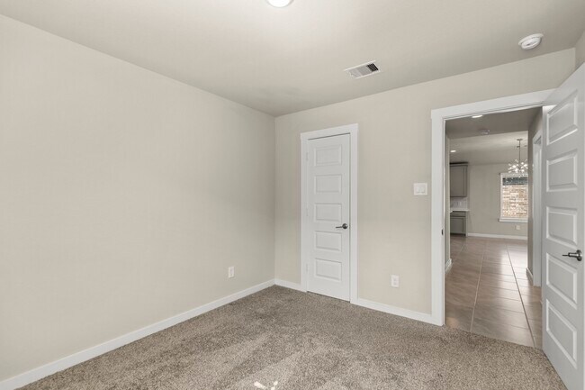 Photo - 3915 Sparkman Ln