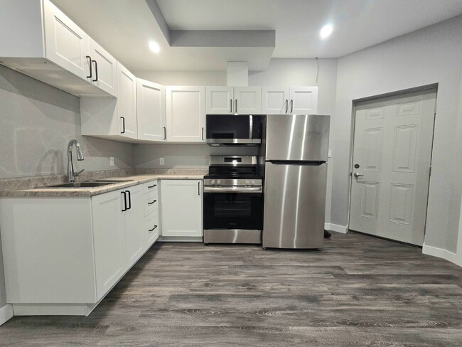 Photo - Unit 8 -337 Grenville Ave