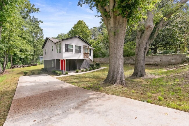 Photo - 2343 Carver Dr NW