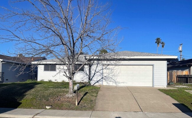 Building Photo - Updated Folsom Home Available September 5th