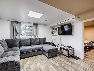 Photo - 810 600 W Unit Basement Apartment