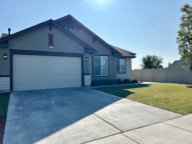 Photo - Luxury 3 Bedroom, 2 Bath Home with Granite Kitchen & Fenced Yard