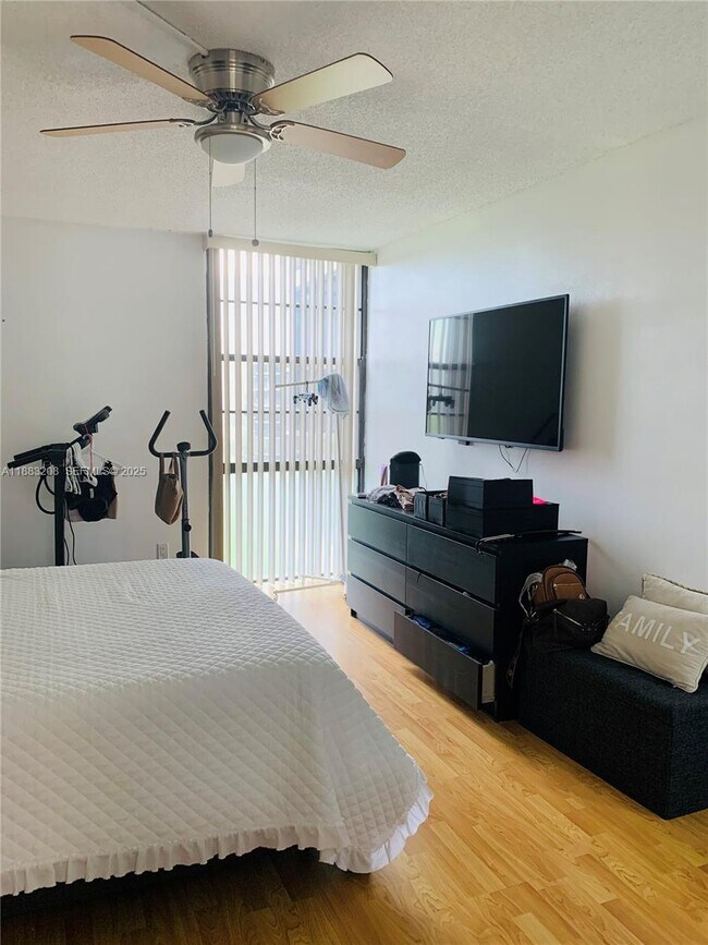 Photo - 20500 W Country Club Dr Unit 614