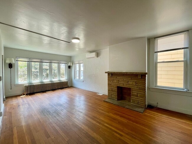 Building Photo - 1st Fl 2 Bed/1 Bath Wilkinsburg Unit #1 Rental
