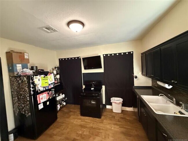 Photo - 2 Bedroom Home $950/month