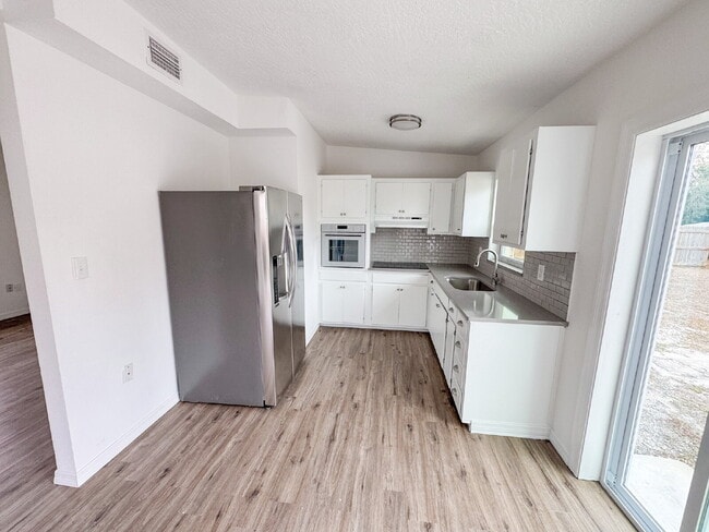 Photo - Large fenced yard! Central location!