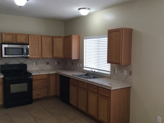 Photo - 709 Loma Pinon Loop NE