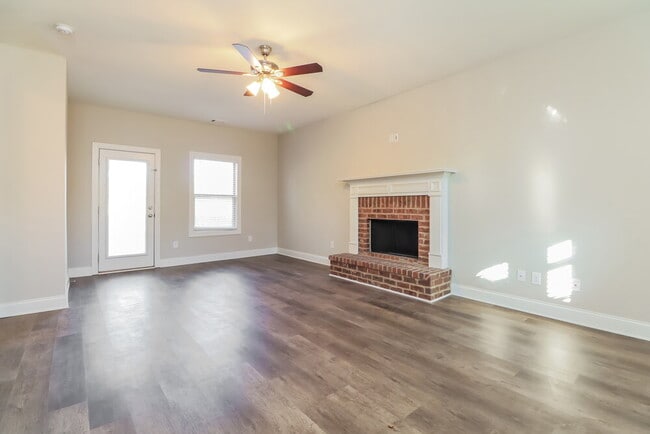 Photo - 450 Louise Way