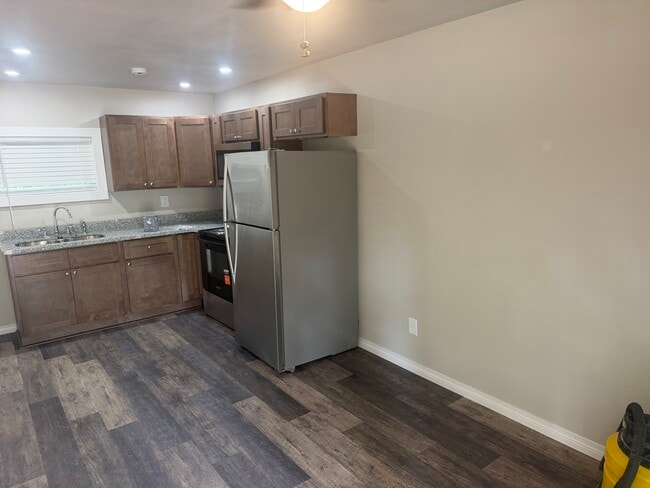 1000 N Cherry St Unit 2