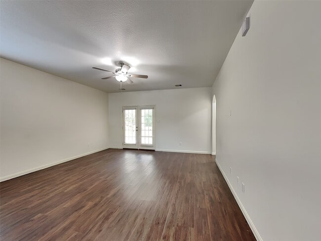 Photo - 2037 Vanamen Ct