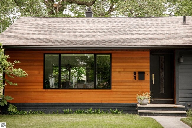 Photo - 604 Sixth St