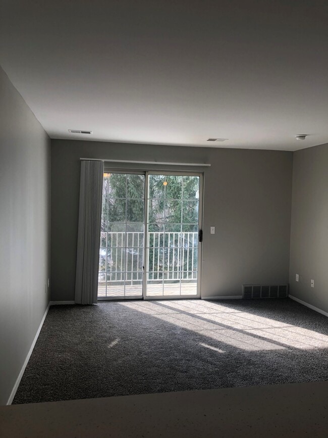 Woodlake Hills Apartments Pontiac, MI