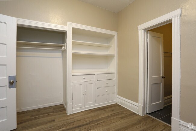 2BR, 1BA - 1200 SF