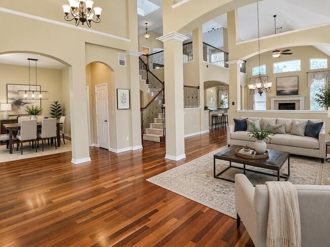 5708 Rickshaw Ln