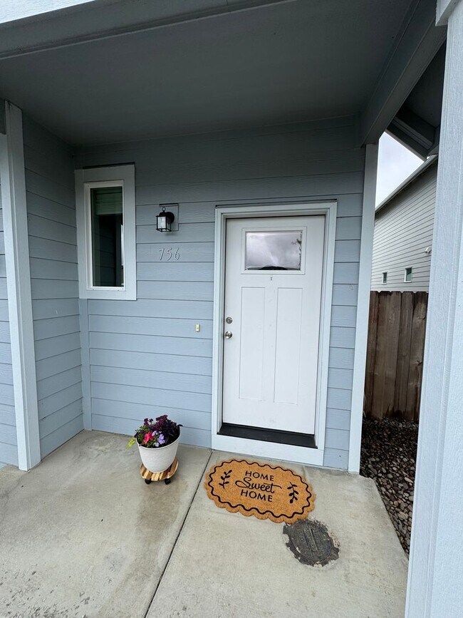 Photo - Stunning 3-Bedroom Home with Modern Comforts in a Quiet Neighborhood