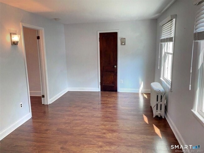 Photo - 203 Toms Rd