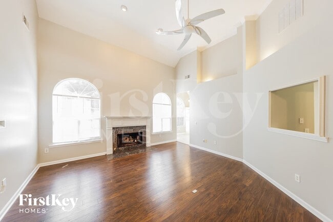 Photo - 925 Jackson Cir