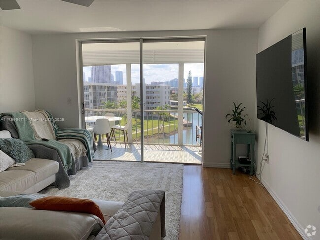 Building Photo - 2851 Leonard Dr Rental