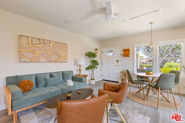 Photo - 725 N Harvard Blvd