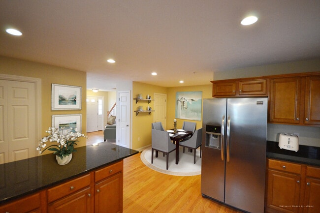 Building Photo - 860 Temple St Unit A3 Rental