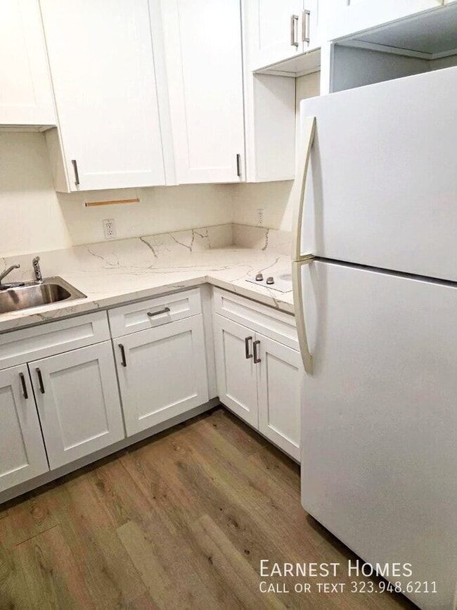 Photo - 127 N Doheny Dr Unit 6