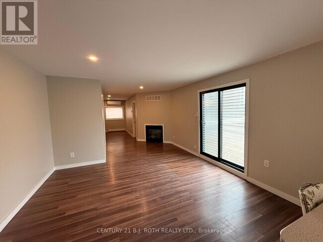 Photo - 109 Toronto St