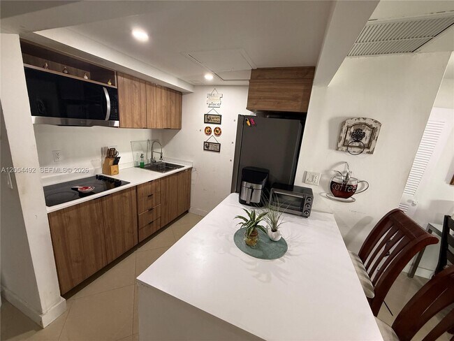 Photo - 777 SW 9th Ave Unit 205