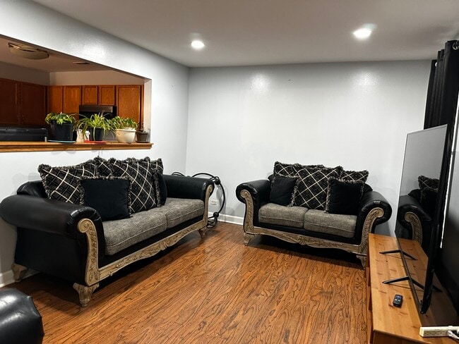 Building Photo - 811 Symphony Dr Rental