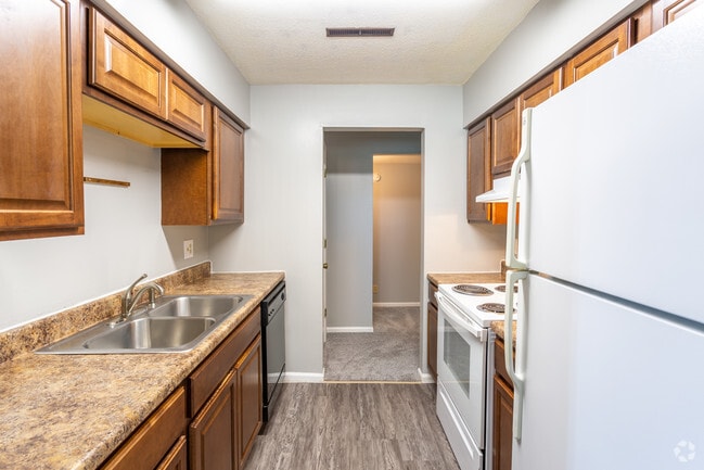 2BR, 1BA - 900 SF - Keeneland Downs Apartments