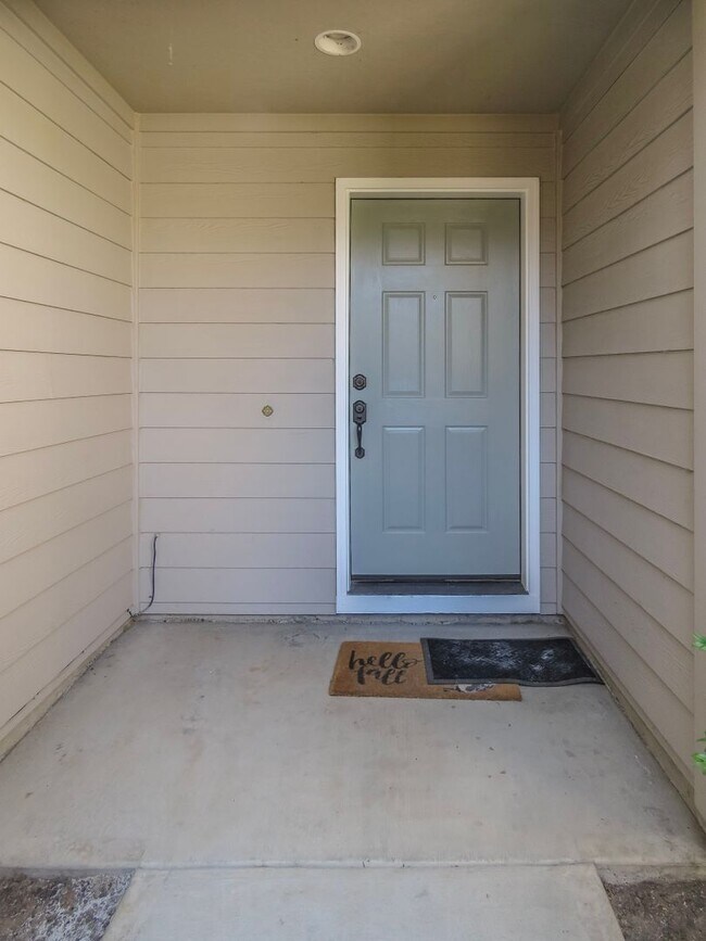 Photo - Updated Interior ! Spacious 2 Bedroom 2.5 Bath Town home close to Intel and Nike