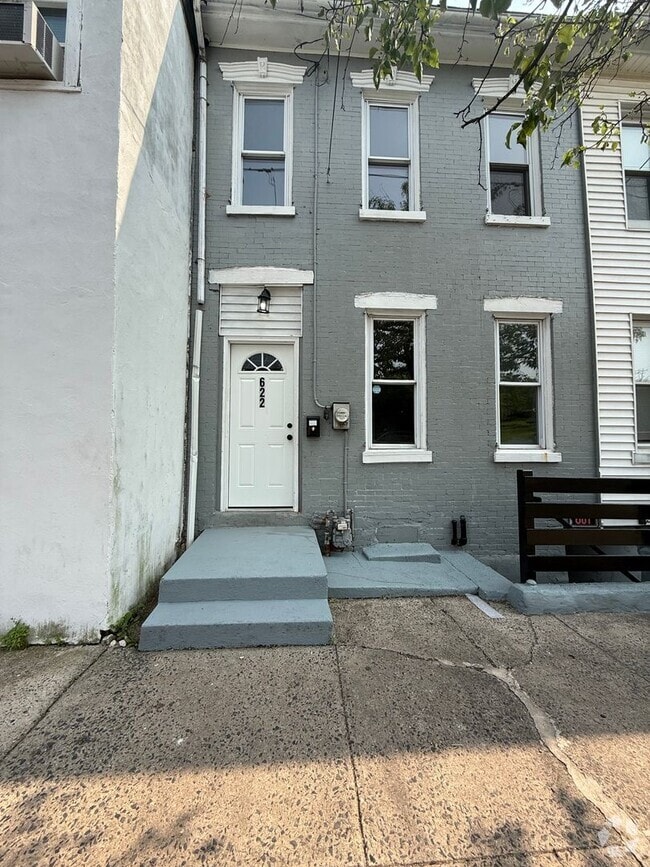 Building Photo - Newly Renovated 4 Bedroom, 2 Full Bath in ... Rental
