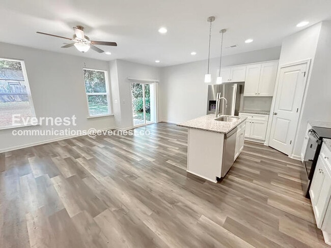 Photo - 5213 Rockwood Rd