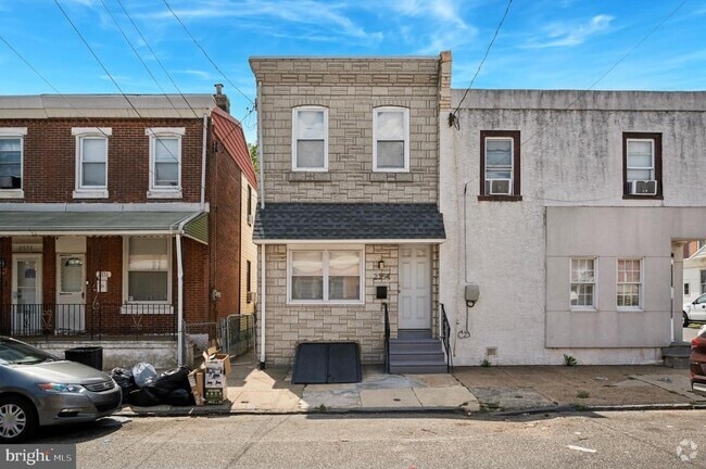 Building Photo - 2354 Duncan St Rental