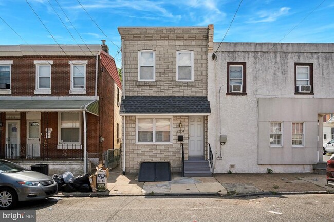 Building Photo - 2354 Duncan St Rental