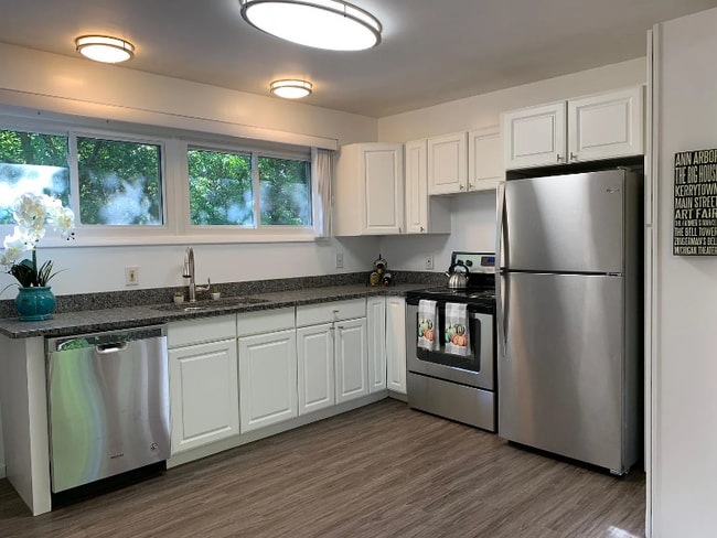 Photo - 2130-2132 Washtenaw Ave Unidad 2132