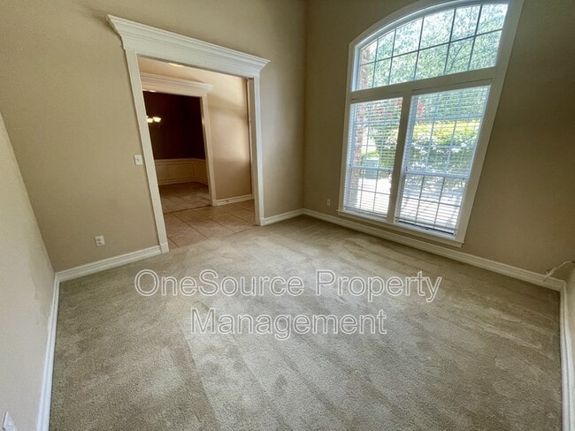 Photo - 979 Watersview Dr