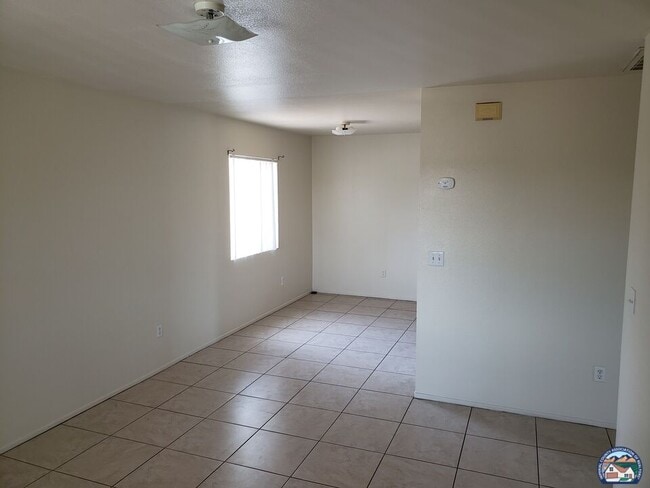 Photo - 638 N 3rd St Unidad 9DR