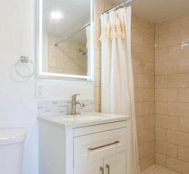 Photo - 701 SE Bahama Ave