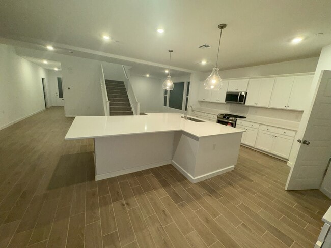 Photo - 1053 Traverse Dr S