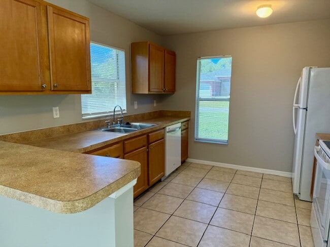 Photo - 18-Month Lease at $1,425 / 12-Month Lease ...