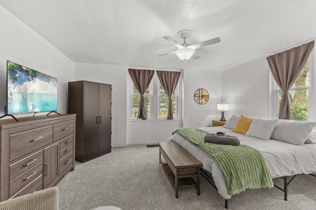 Photo - 131 W Noble St