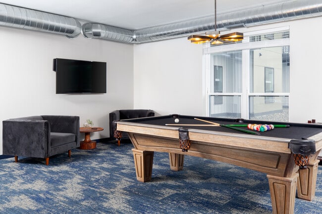 Clubroom - DECO Apartments