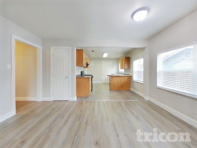 Photo - 904 Bidwell St