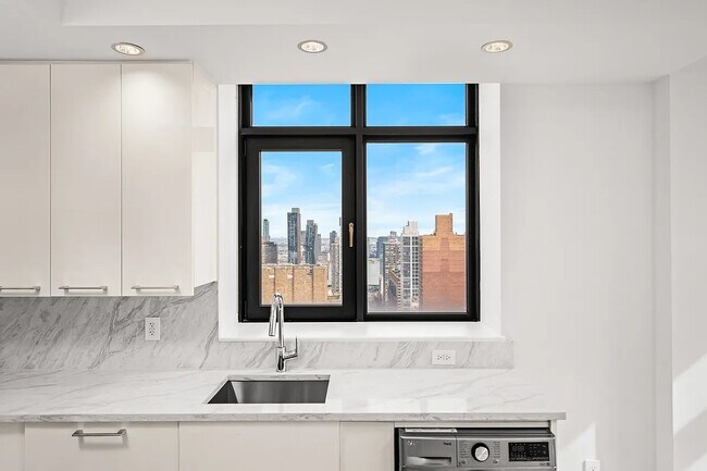 Photo - 49 E 34th St Unit PHB