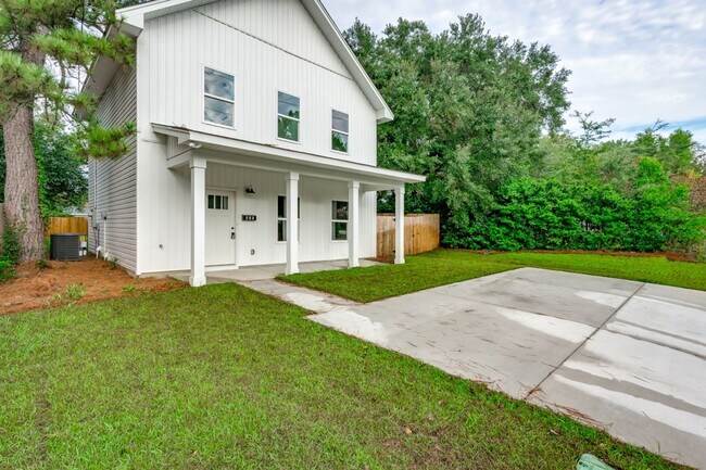 Photo - Pre-Leasing for the 26-27 School Year! Unbeatable Location Unidad 915 1